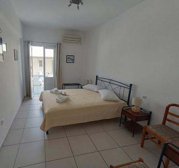 Double room with double bed in Sifnos