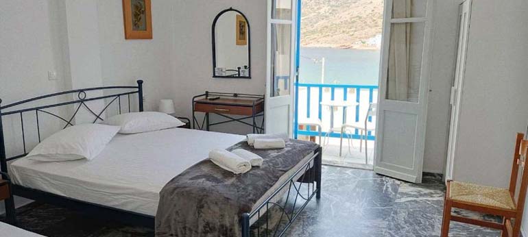 Triple room with double bed in Sifnos