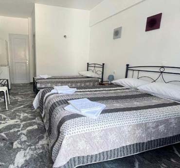 Triple room with double bed and single beds